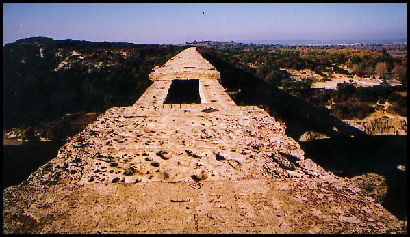 L'intérieur de la canalisation du pont du Gard