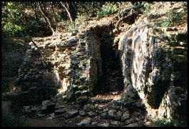 L'aqueduc dans la combe de Valmalle.