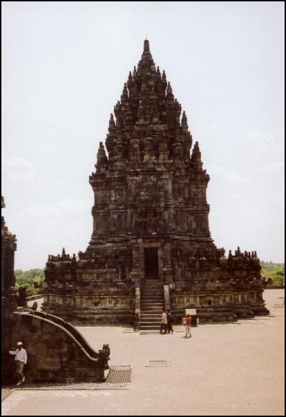 c. Prambanam, candi Brahma