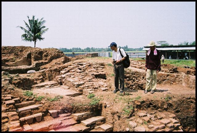 Batujaya. Candi Blandongan ou Segaran V.