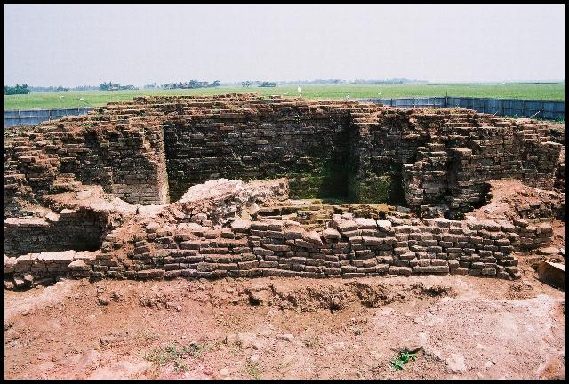 Batujaya. Candi Blandongan ou Segaran V.