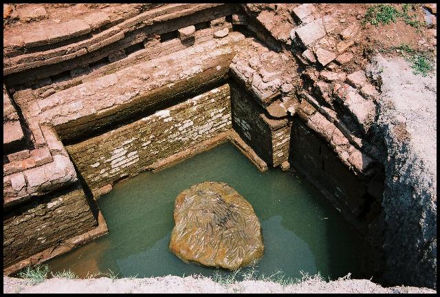 Batujaya. Candi Blandongan ou Segaran V.