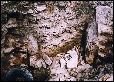 L'aqueduc dans l'�tang de Clausonne.